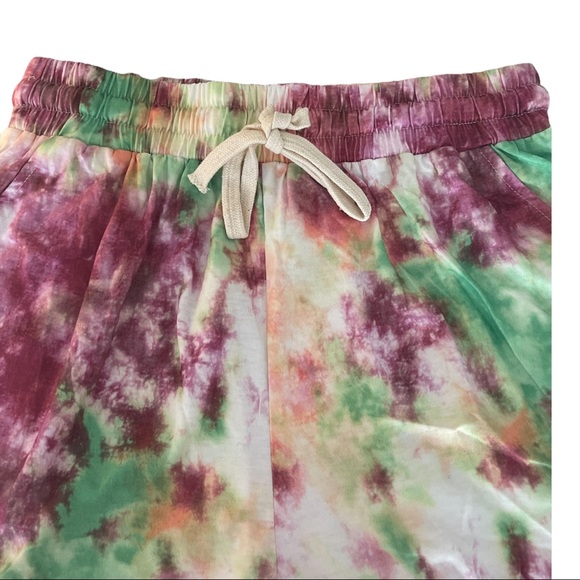 Tie Dye Drawstring Shorts with Side Slit Pockets - Picture 7 of 10